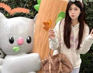 Jang Joo(장주)的最新写真作品集，定阅她的艺术世界，捕捉光影魅力